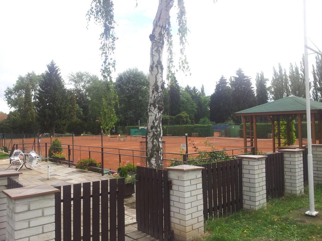 Penzion Tenis 포데브라디 외부 사진