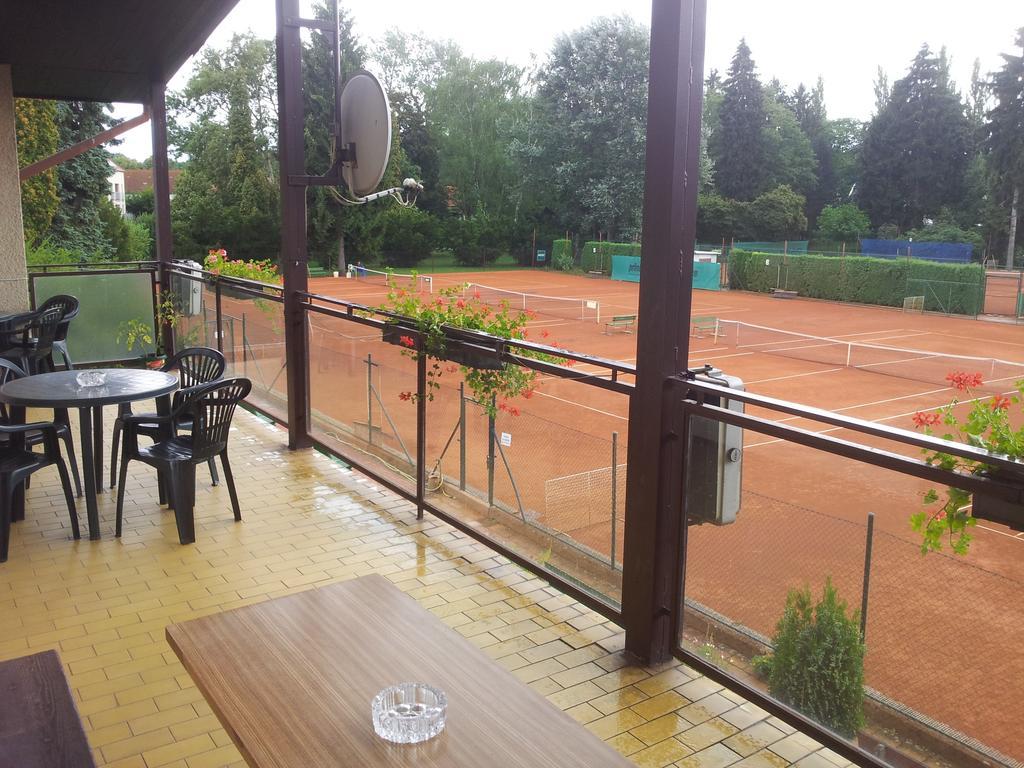 Penzion Tenis 포데브라디 외부 사진