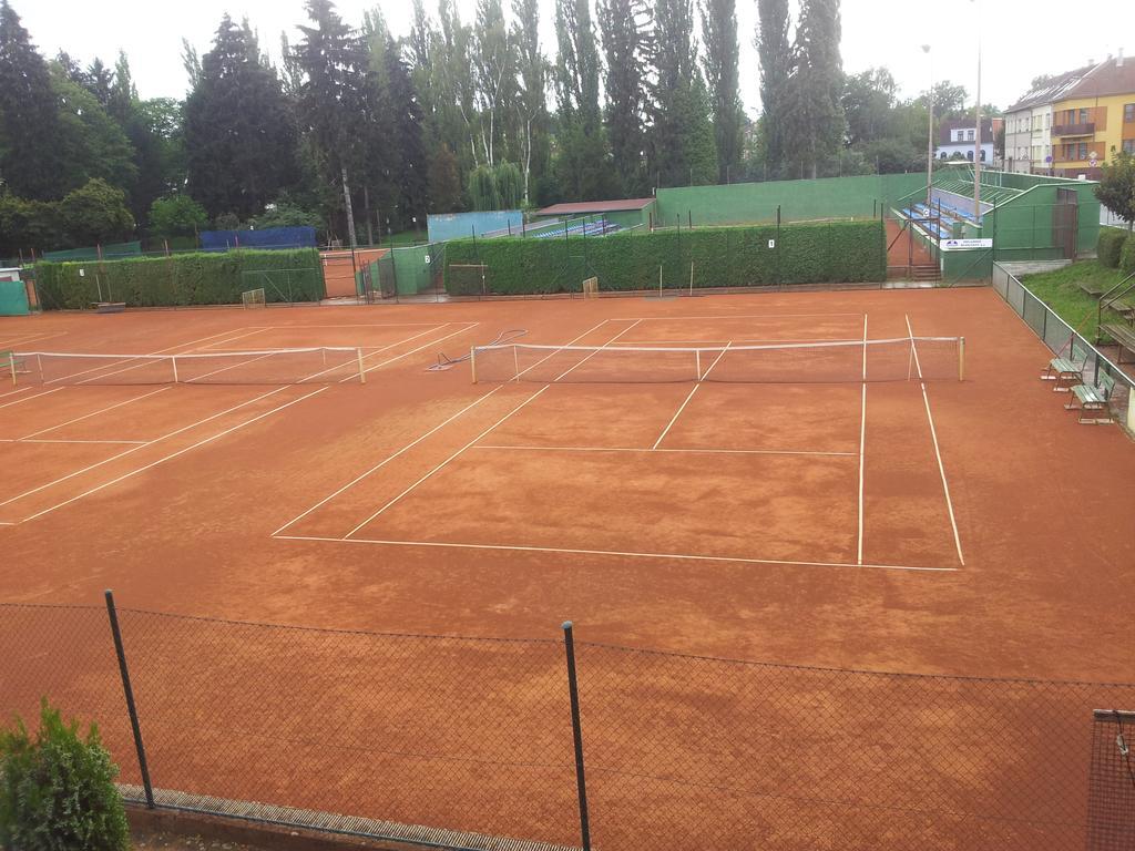 Penzion Tenis 포데브라디 외부 사진
