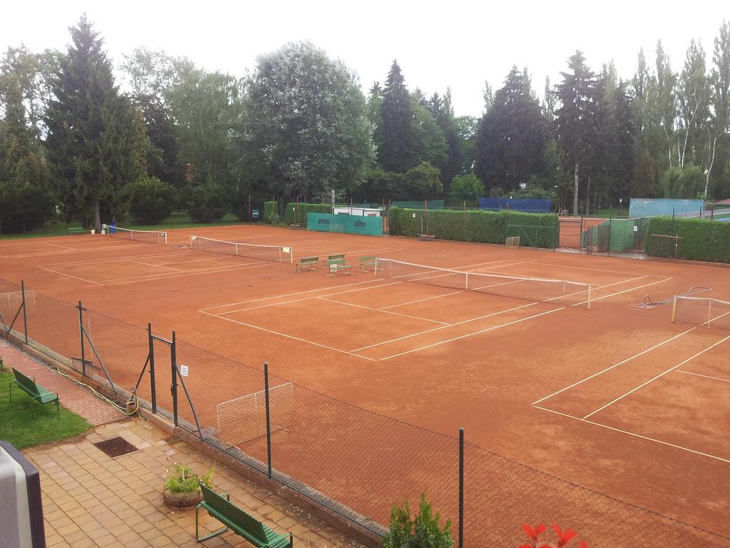 Penzion Tenis 포데브라디 외부 사진