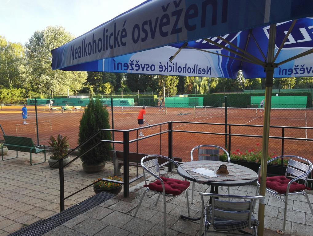 Penzion Tenis 포데브라디 외부 사진