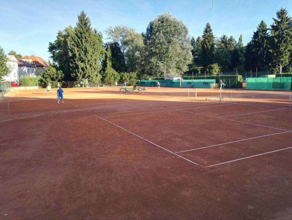Penzion Tenis 포데브라디 외부 사진